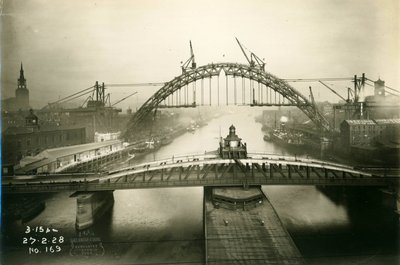 El puente Tyne en construcción, 27 de febrero de 1928 de James Geddie